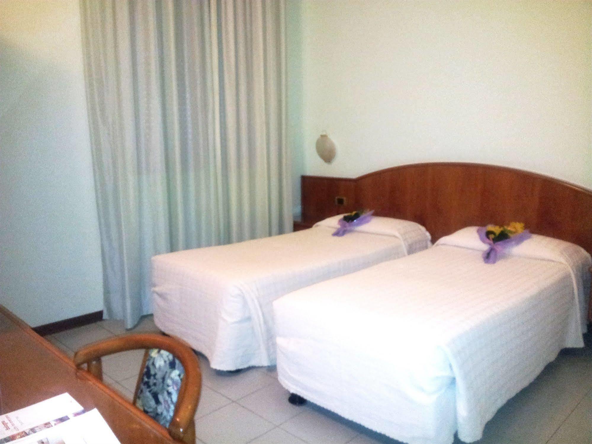 La Chiesaccia Hotel Ristorante Ponte Samoggia 外观 照片
