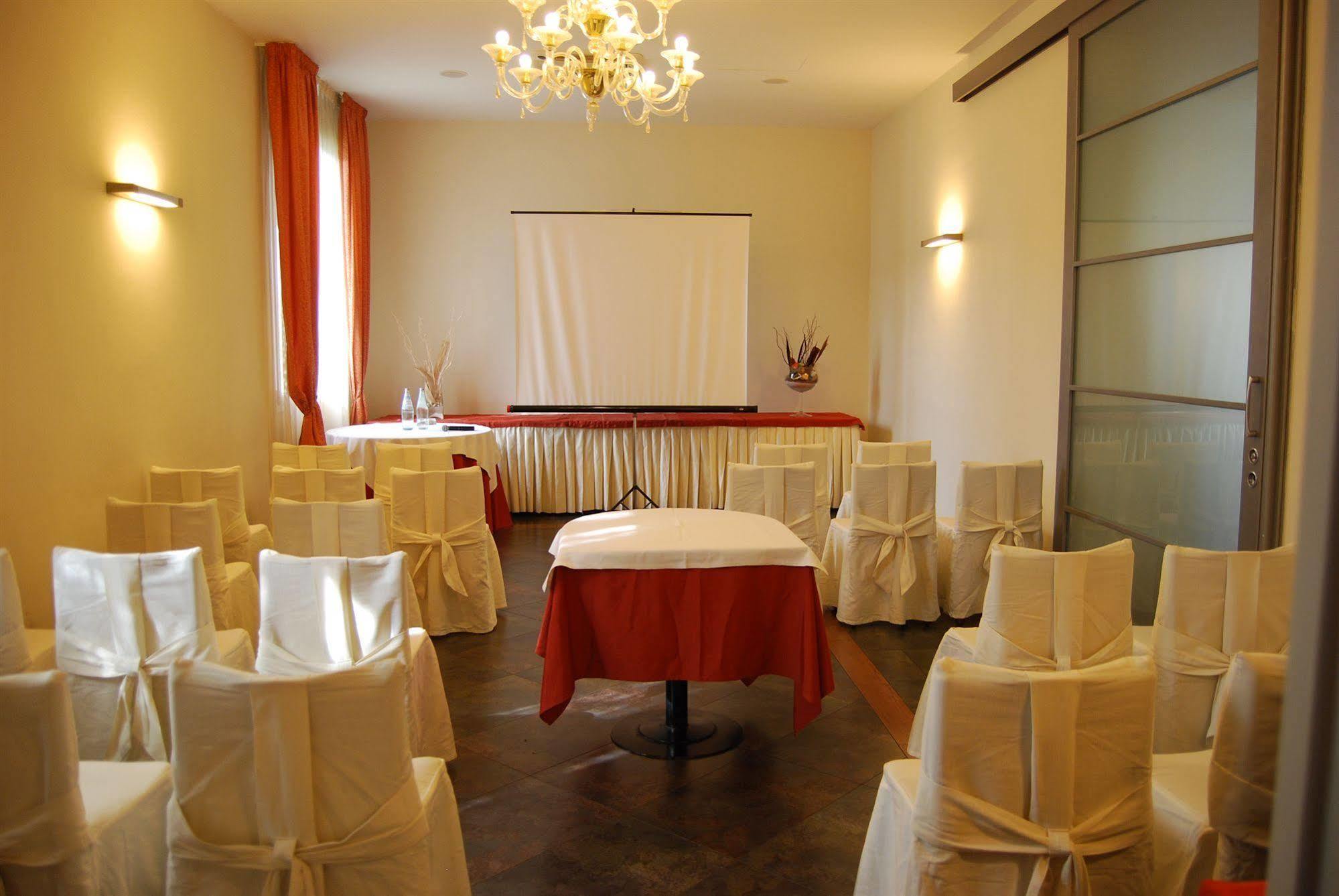 La Chiesaccia Hotel Ristorante Ponte Samoggia 外观 照片